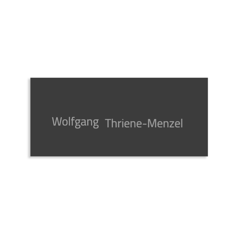 Farbige Edelstahlschilder in verschiedenen Größen. Individuell personalisierbar 40 Schriftarten über 200 Motive.