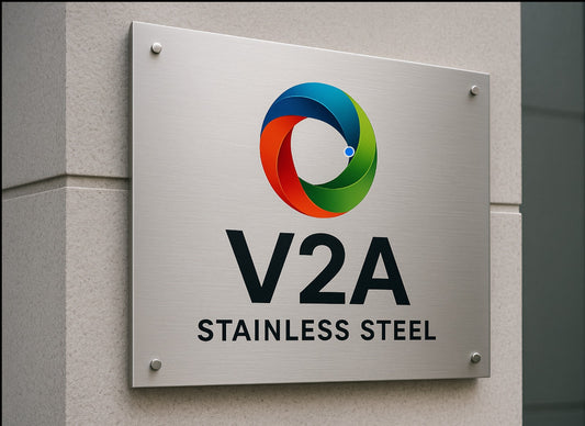 „Edelstahl Firmenschild mit hochwertigem UV-Druck von Jung Edelstahl Design – modernes Firmenschild für langlebige Außengestaltung“