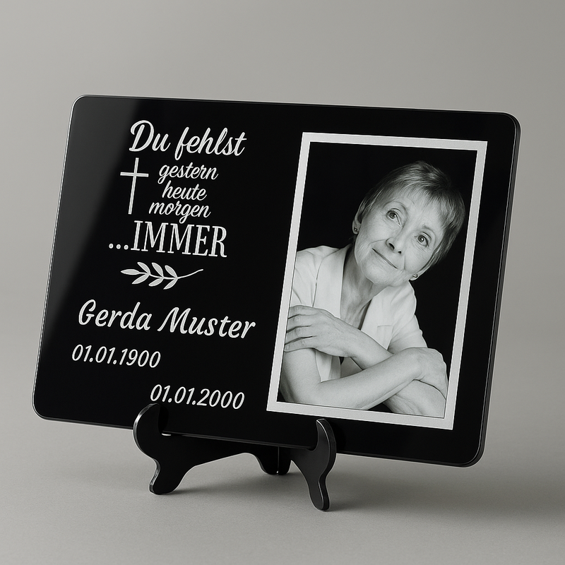 Personalisierte Gedenktafel mit UV Druck – V2A Edelstahl mit Acryl Oberplatte