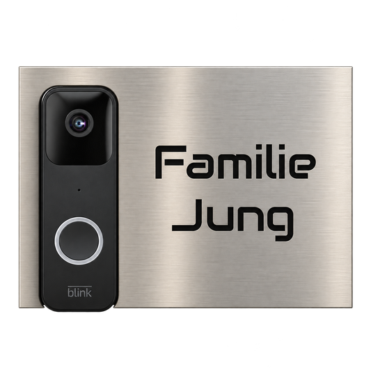 Freigestellte Draufsicht: Dekorschild aus gebürstetem V2A Edelstahl mit schwarzer Beschriftung und Blink Video Doorbell