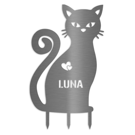 Edelstahl-Gartendeko Katze mit Herzmotiv und personalisierbarem Namen „Luna“ – wetterfestes, rostfreies Tiermotiv aus V2A Edelstahl mit Erdspießen, ideal als Grab- oder Gartenstecker für Katzenliebhaber.
