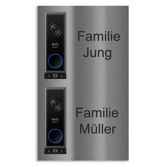Eufy E340 Video-Türklingel auf Edelstahlplatte mit zwei Namensgravuren für Zweifamilienhaus, Beschriftung Familie Jung und Familie Müller.