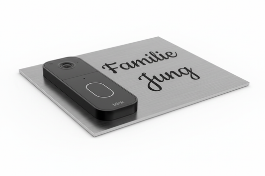 „Edelstahlschild für Blink Videotürklingel (neueste Generation) aus V2A Edelstahl, 160 × 200 mm, personalisierbar per Lasergravur oder UV-Druck.“