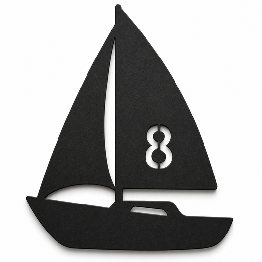 Schwarze Hausnummer 8 im Segelboot-Design aus Edelstahl V2A in RAL 9005 auf weißem Hintergrund