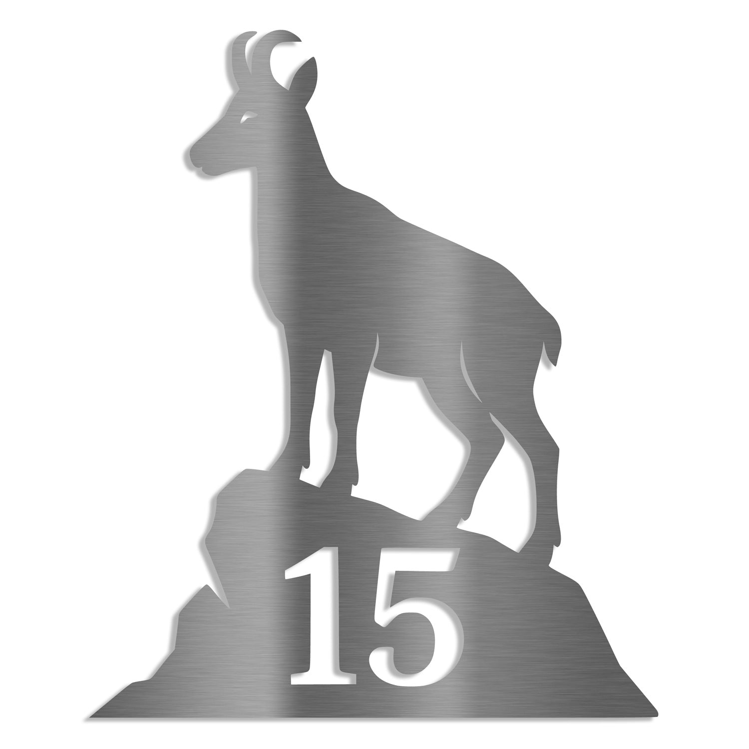 Edelstahl-Hausnummer mit Steinbock-Silhouette und Zahl 15, freigestellt auf Weiß