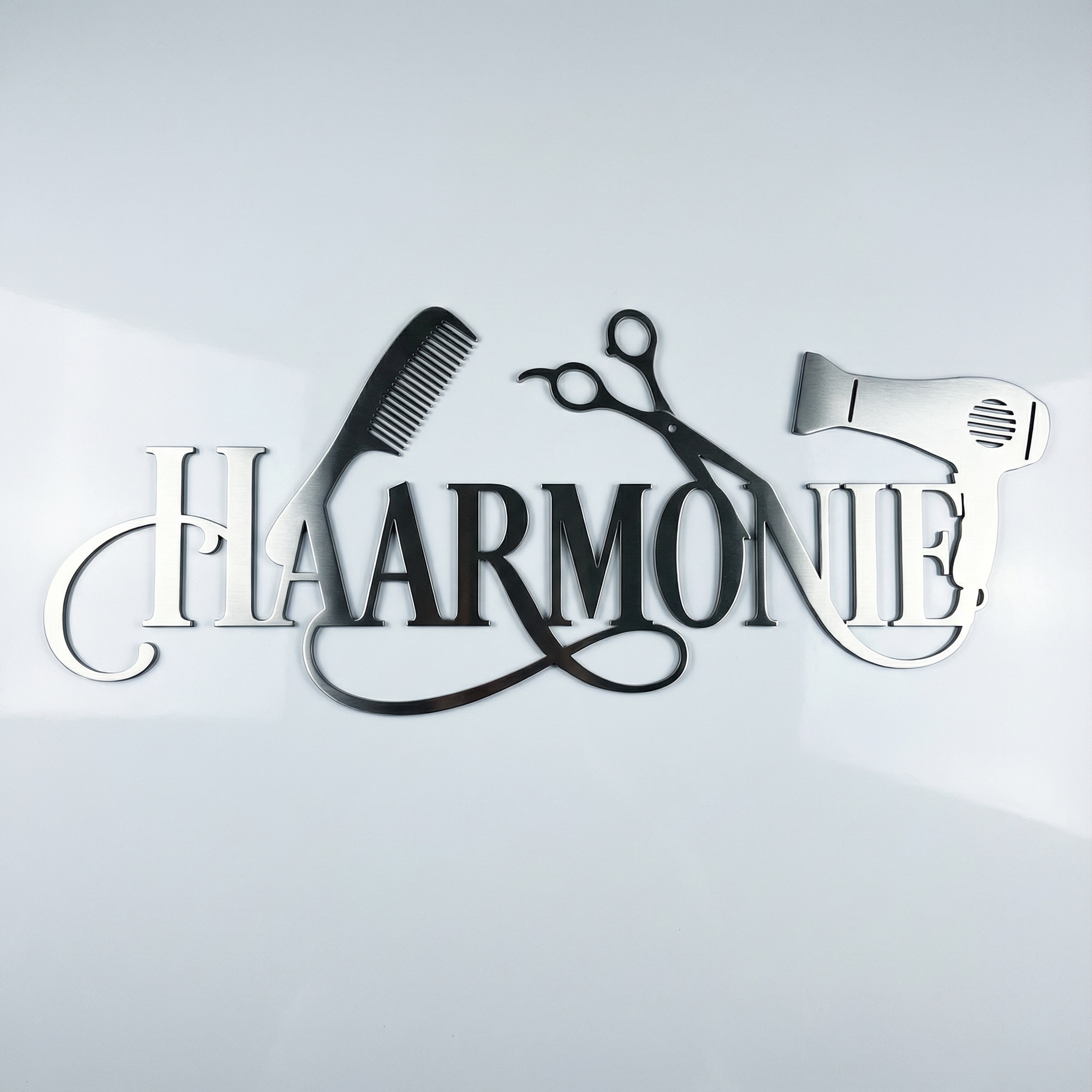 Firmenschild aus V2A Edelstahl an Wand, Friseursalon-Schriftzug „Haarmonie“ mit Schere, Kamm und Föhn