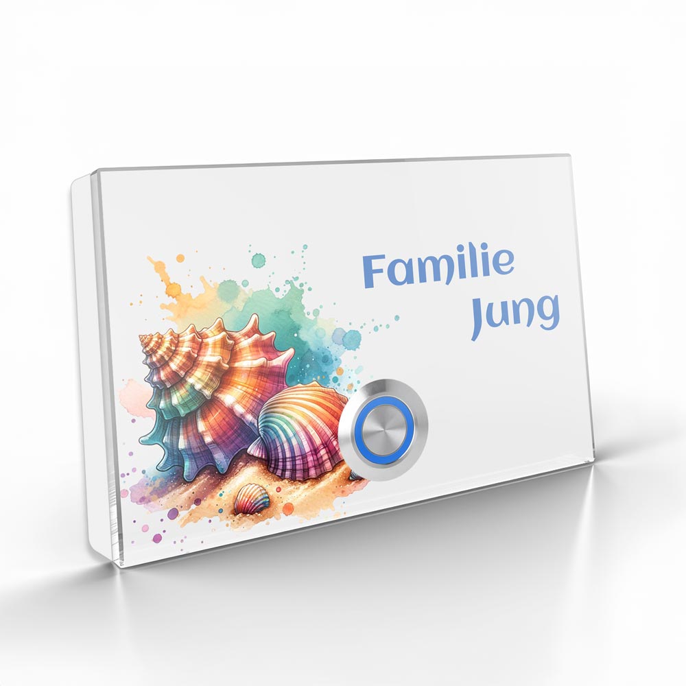 Weiße Edelstahl-Türklingel Modell „London“ mit buntem Muschelmotiv im Aquarellstil, personalisierbar mit Namen, UV-Druck auf Acryl-Edelstahl-Kombination, maritimes Design für den Hauseingang.
