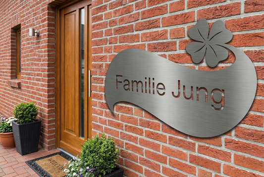 Edelstahl Türschild mit Glückskleeblatt Motiv personalisiert an Eingangstür